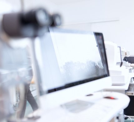 Untersuchungsergebnis eines Patienten am Bildschirm